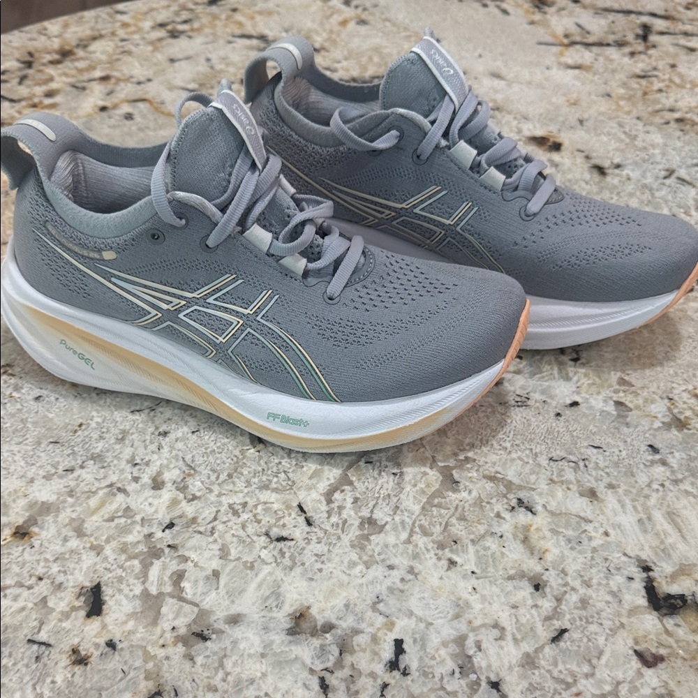 ASICS gel nimbus 26